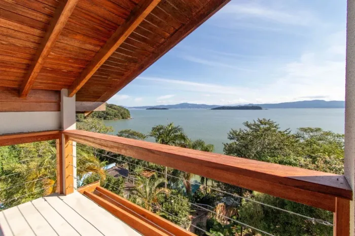 3 studios em condominio no Sambaqui