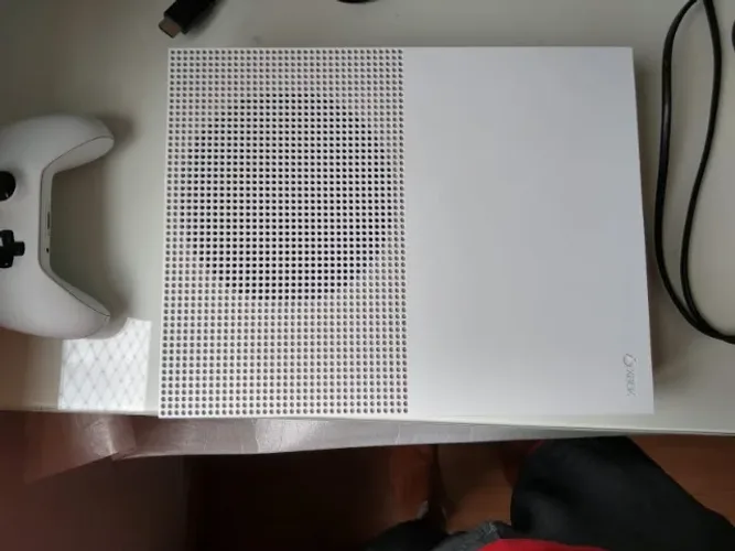 Xbox One S, sem caixa.