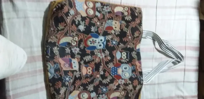Bolsa de ombro com estampa de corujas
