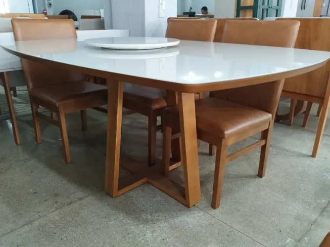 Mesa de Jantar com Cadeiras em Madeira