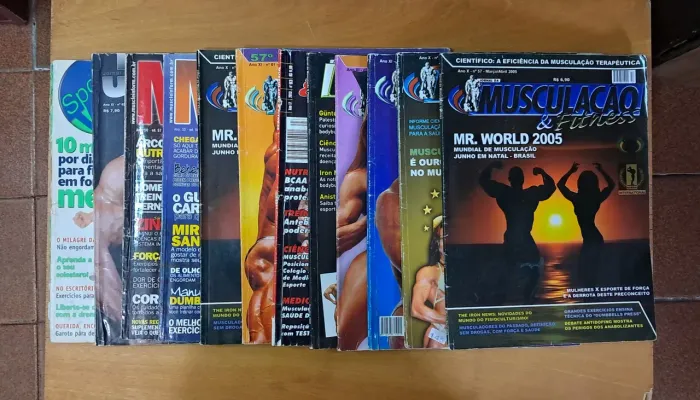 Lote com 12 revistas de musculação - Muscle & Fitness e outras