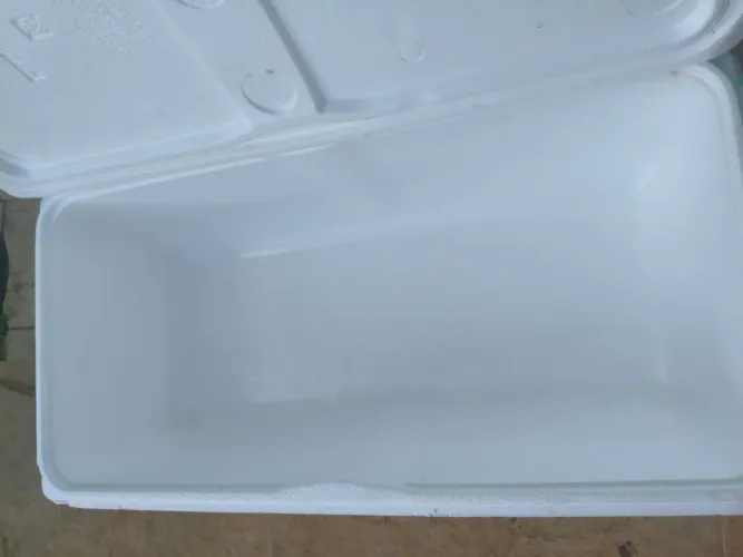 Caixa de isopor grande