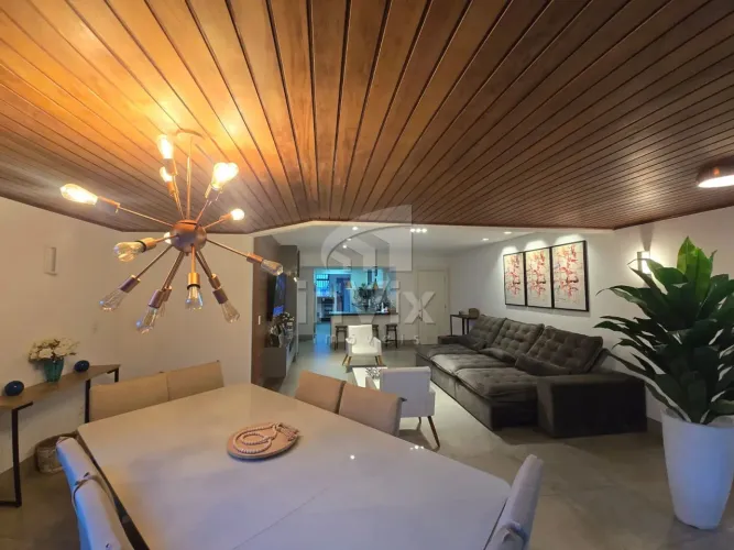 Exclusividade! 3Q ,todo reformado e lindo na Praia do Canto.