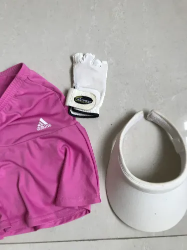 Saia Adidas feminina tênis com viseira e luva nova