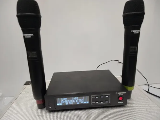 Microfone Sem Fio Duplo De Mão Uhf Soundrix Sd-58 Mm