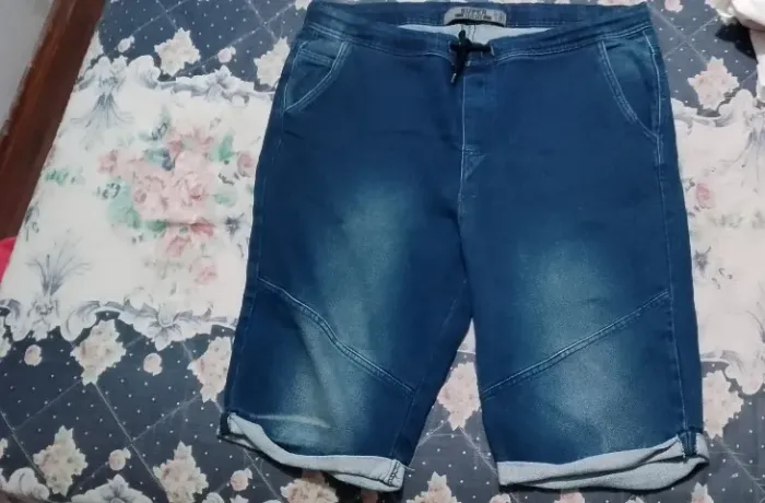 IBRECHÓ - BERMUDA EM JEANS COM AMARRAÇÃO - SEMI NOVA - TAMANHO 48