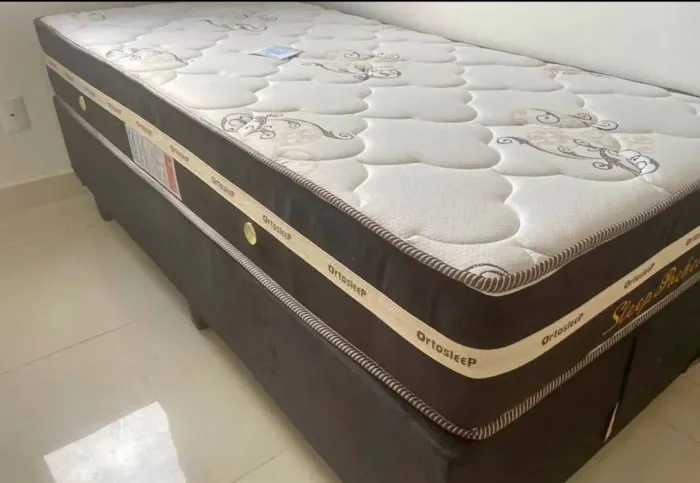 Cama. Solteiro colchão molas pokt marrom