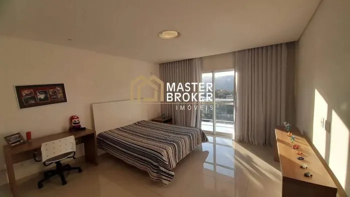 Casa em Condominio à Venda. 4 quartos no vale dos cristais , Nova Lima, Minas Gerais. vist