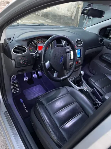 Ford Focus Ghia/ XR 2.0 /ghia 2.0 16V Flex 5P 2011