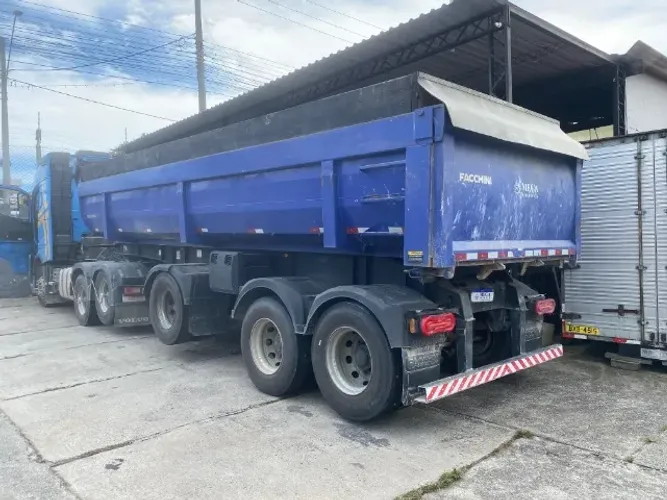 Carreta semi reboque caçamba basculante 25m³ 