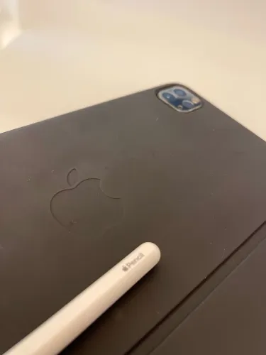 iPad Pro 11" (M1) 3ª Geração - 256GB - COMPLETO! Apple Pencil 2 + Magic Keyboard