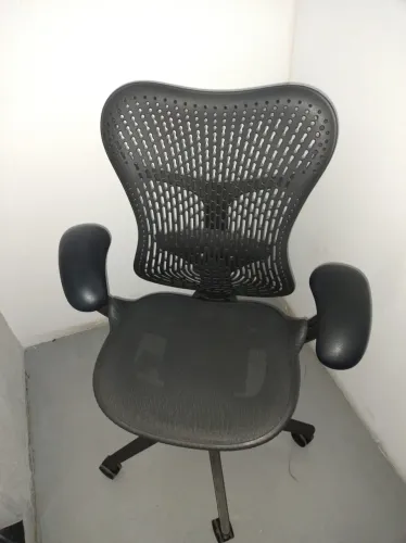 Herman miller mirra 2