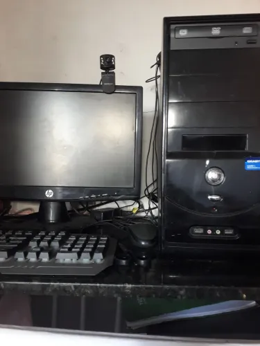 Computador vendo troco por celular