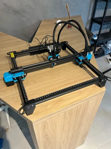 MÁQUINA DE LASER E CORTE 