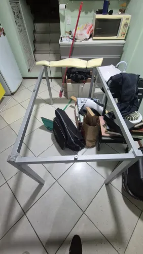 Vendo pé de mesa em Alumínio.