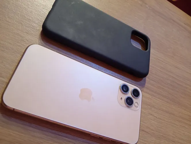 iPhone 11 256gb gold (baixei pra vender rápido)