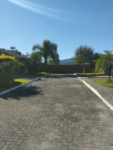 Casa em condomínio fechado com poucas casas e local super Tranquilo!
