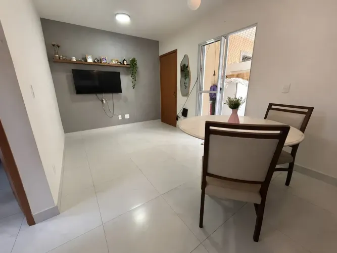 Lindo Apartamento 2/4 Térreo com Giardino  No Condomínio Praia de Ponta Ngra