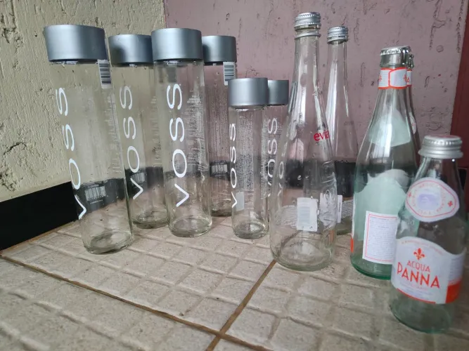 Garrafas de vidro voss
