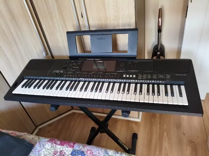 Teclado Yamaha PSR-EW400 - 76 Teclas + Suporte + Case + Capa + Pedal