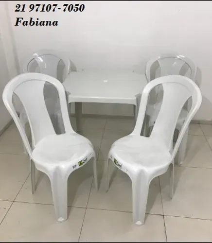 Conjunto completo de mesa com cadeiras