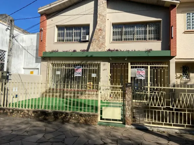 Sobrado para aluguel tem 218 metros quadrados com 2 quartos em Floresta - Porto Alegre - R