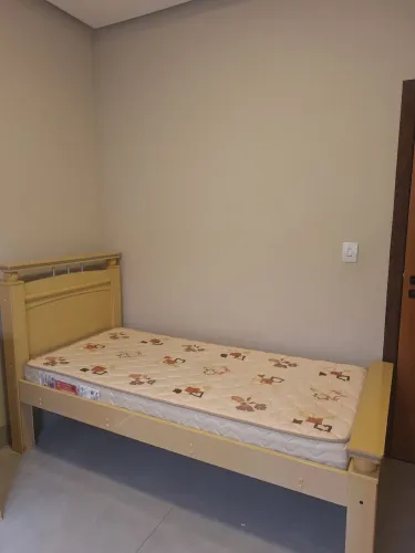 Cama de solteiro com colchão