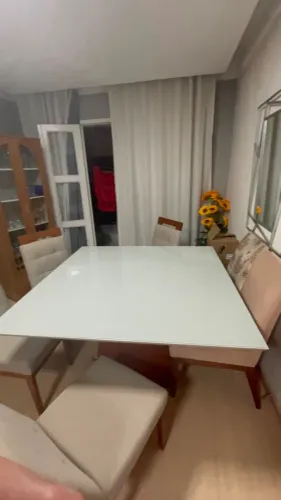 Vende-se mesa com 6 cadeiras