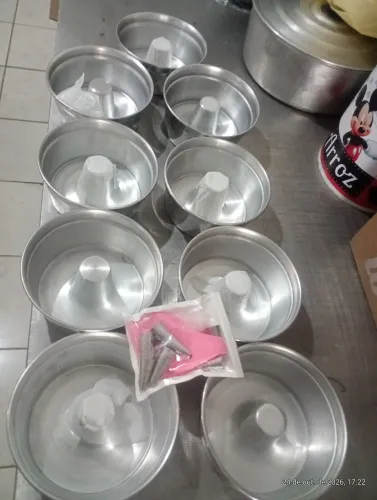 Vendo formas de bolo 16 cm 9 unidades muito boas