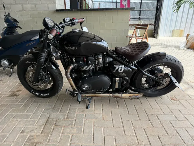 Triumph Bobber Black (customizada nível gringa)