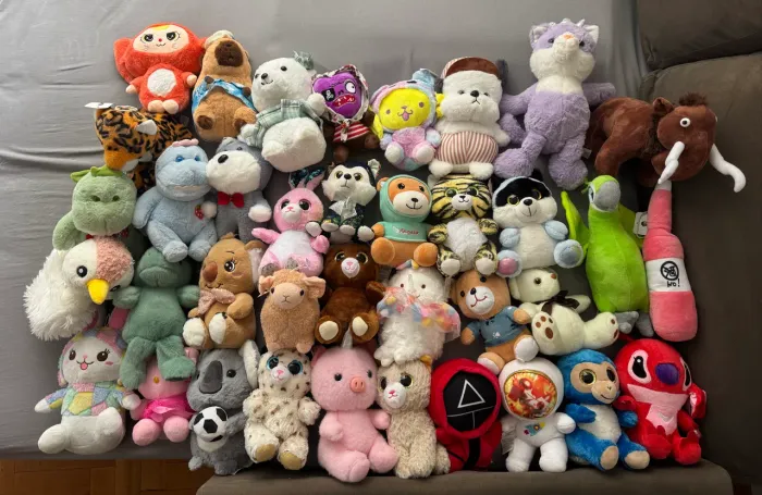 Lote com 37 Pelúcias Originais e Diversos Personagens - Excelente Estado