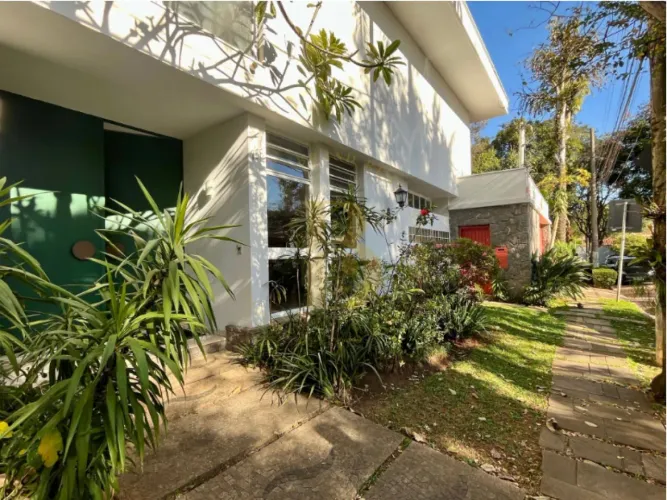 Casa com 392 m², 5 quartos sendo 1 suíte à venda no bairro Alto de Pinheiros.