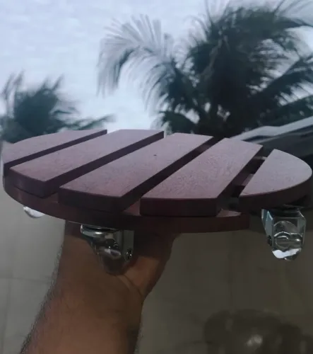 Suporte de Vaso ou Botijão de Gás em Massaranduba com rodinhas giratórias em silicone