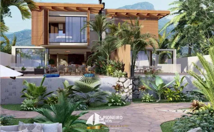 Praia da Baleia: Casa em frente ao mar disponível para venda.