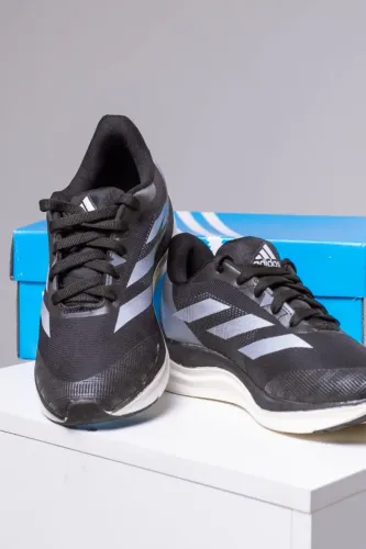 Tênis Adidas