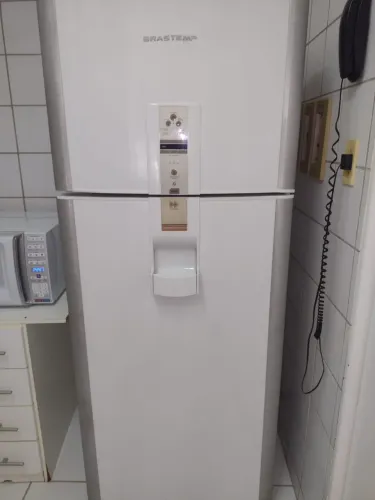 Geladeira e microondas