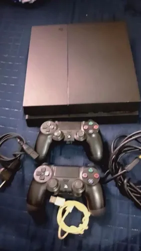 Aceito cartão ps4 com 2 controles e vários jogos na garantia ainda
