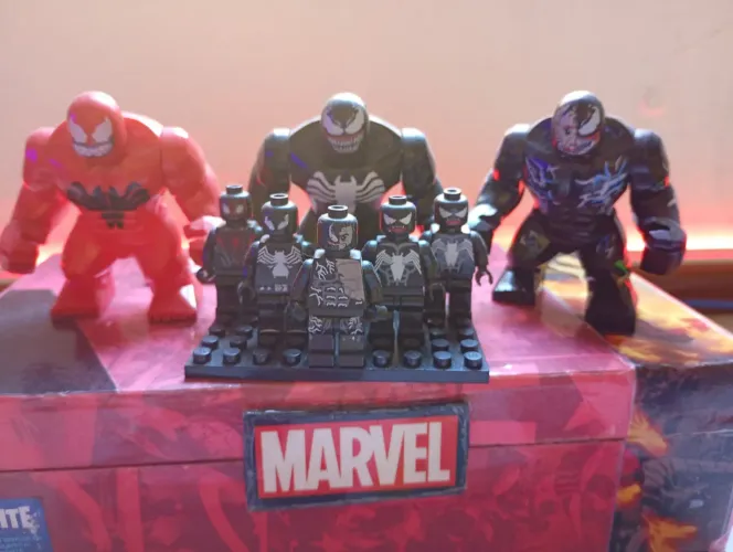Marvel similar LEGO 