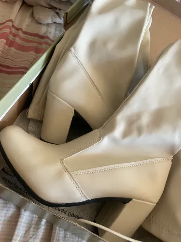 bota branca meia perna 