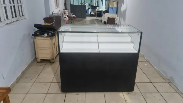 Balcão expositor para celular e outros