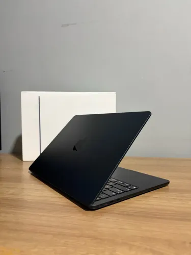 MacBook Air M2 13.6" | 16GB RAM | 256GB SSD | Bateria 100% | Estado de Novo