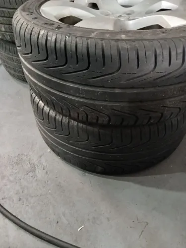 2 pneus em ótimo estado 