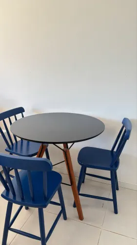Mesa Tok&stock + 3 cadeiras 
