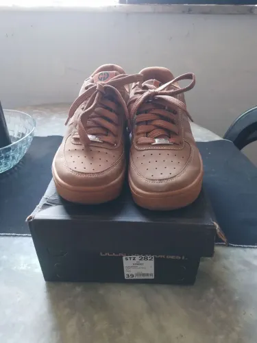 Sapato semi novo pra vender 130
