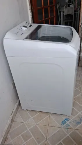 Máquina Eletrolux  15 k vende-se máquina novinha ainda na garantia..motivo arrumei lav sec