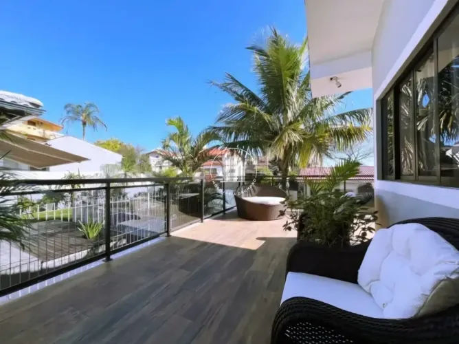 Casa 4 Quartos com 3 Suítes