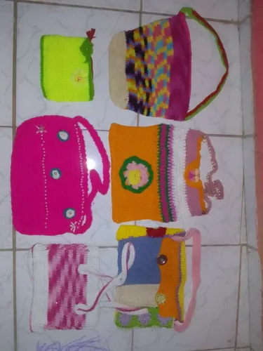Mini bolsas de CROCHÊ. VALOR há combinar.