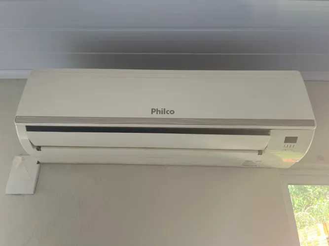 Vendo ar-condicionado 12000BTUS em boa estado.