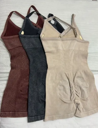 Lote de roupa de academia