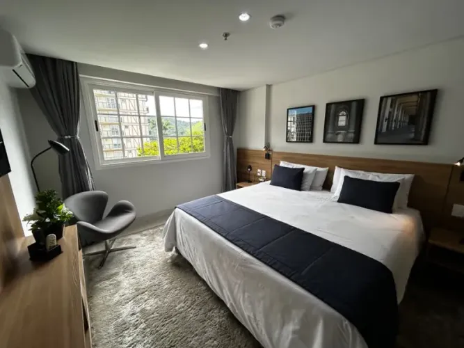Lindo Apartamento à venda Granja Brasil em Petrópolis-RJ: 1 quarto, 1 suite, 1 vaga de gar